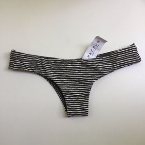 SOLD✅ billabong b&w striped bathing suit bottoms